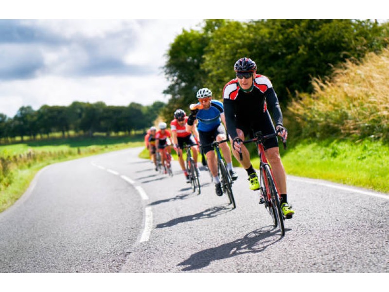 CASTING CICLISTI PROFESIONISTI - RECLAMA MAGAZIN CU ARTICOLE SPORTIVE	