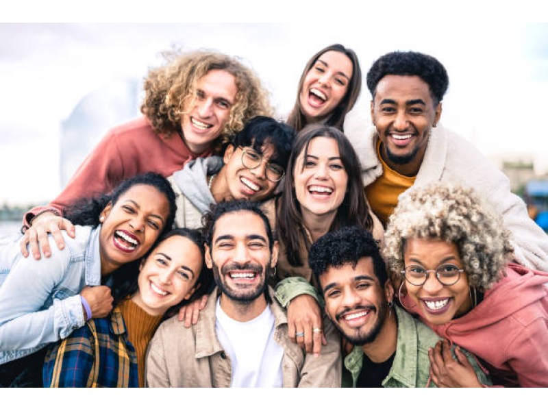 CASTING FIGURATIE SIMPLA - BARBATI SI FEMEI (20-45 ani) - RECLAMA CASA DE PARIURI