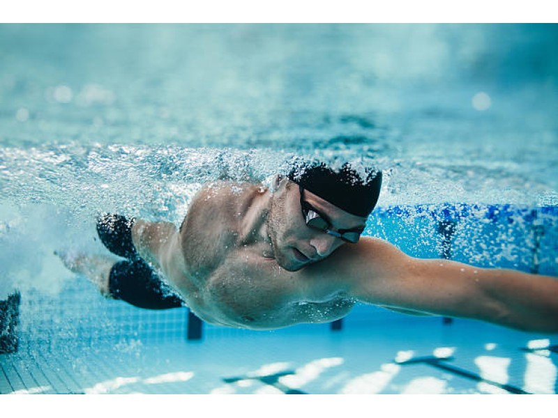 CASTING BARBATI INOTATORI PROFESIONISTI - RECLAMA MAGAZIN CU ARTICOLE SPORTIVE	